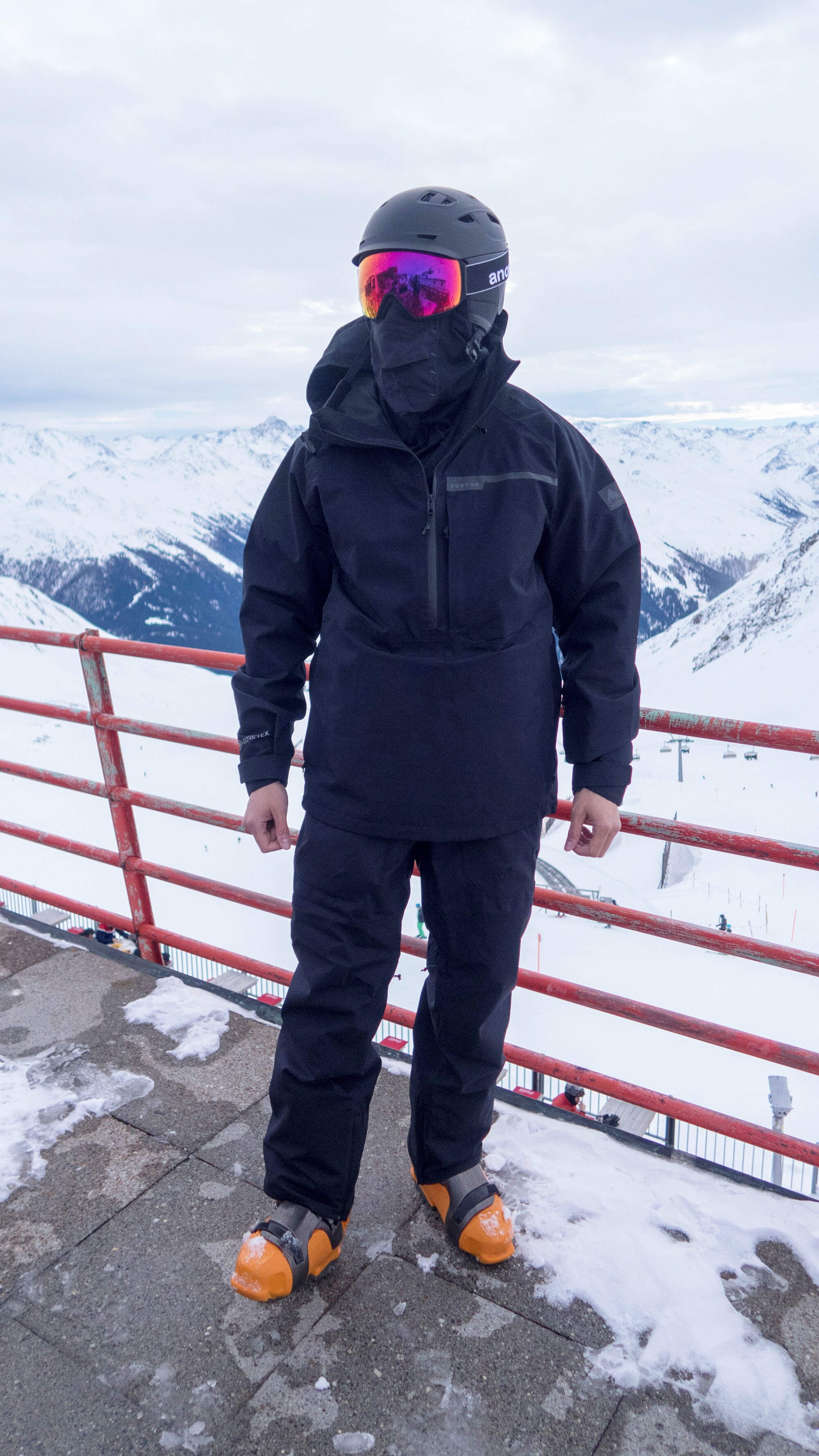 A Burton snow jacket review or when you feel like a big black garbage bag on the slopes Galaxus